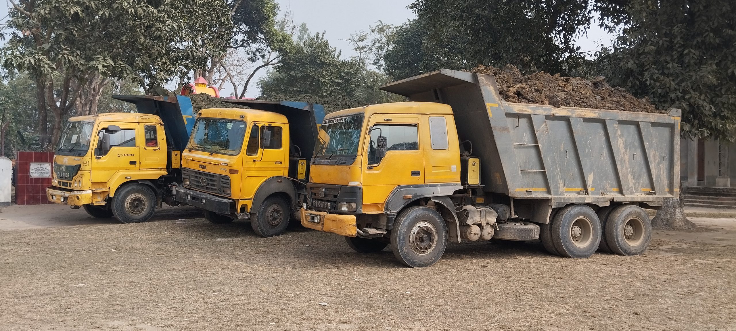 গাইবান্ধায় অবৈধভাবে মাটি পরিবহনের অভিযোগে ৩টি ড্রাম ট্রাক ও ৩টি ট্রাক্টর জব্দ