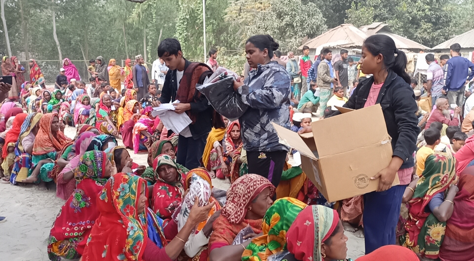 সুন্দরগঞ্জে সম্ভাবনা’র শীতবস্ত্র বিতরণ