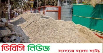 নির্মাণ সামগ্রী দিয়ে মাতৃ সদনের রাস্তা বন্ধ, চরম দুর্ভোগে মানুষ