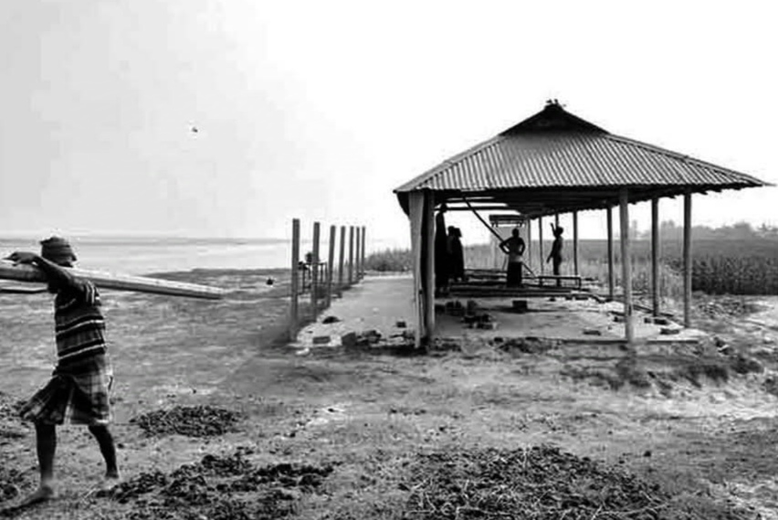 যমুনার ভাঙনে বিলীন প্রাথমিক বিদ্যালয়, পড়ালেখা অনিশ্চিত শিক্ষার্থীদের