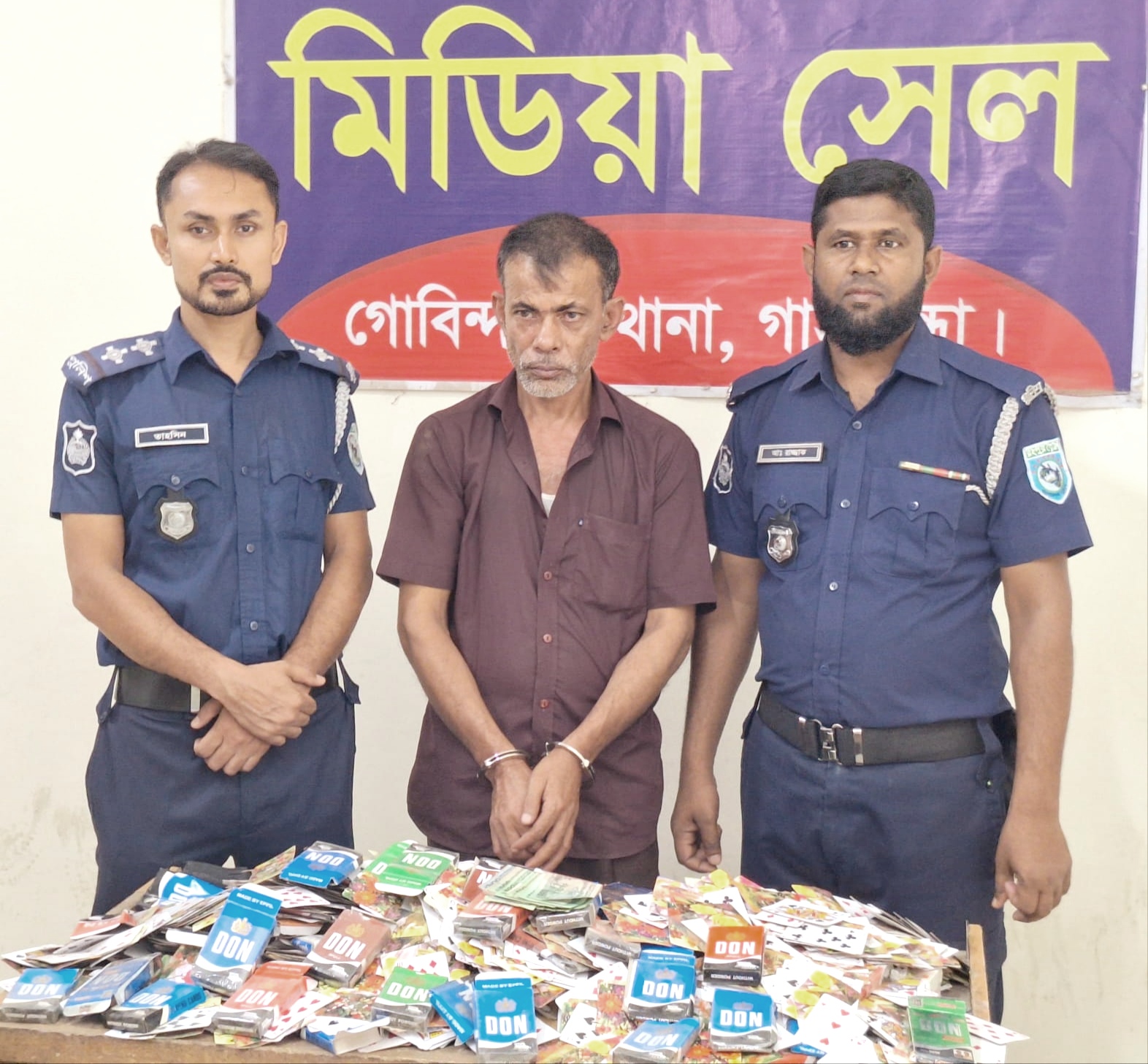 গাইবান্ধায় যৌথবাহিনীর অভিযানে জুয়াড়ী গ্রেপ্তার 