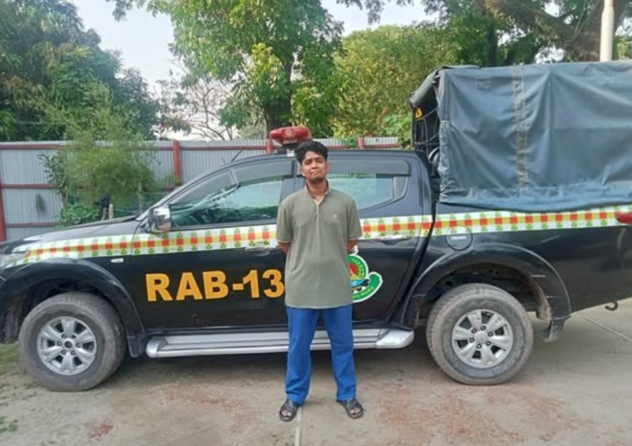 শিক্ষার্থী পারভেজ হত্যা মামলার প্রধান আসামি মেহেরাজ গাইবান্ধায় থেকে গ্রেফতার