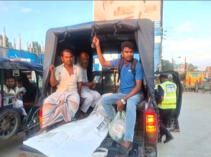 গোবিন্দগঞ্জে সড়ক দুর্ঘটনায় প্রাণ হারালো রিকশা চালকের