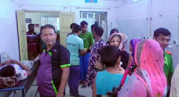 গাইবান্ধায় বাকিতে পণ্য না দেওয়ায় গুলি, দোকানদারসহ গুলিবিদ্ধ ২