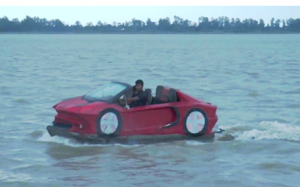 গাইবান্ধায় নদীতে ছুটে চলছে প্রাইভেট কার