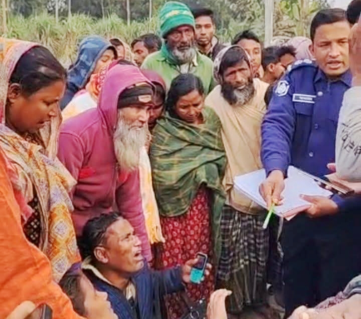 গোবিন্দগঞ্জে ট্রাকের চাকায় পিষ্ট হয়ে অন্তঃসত্ত্বা নারীর মৃত্যু 