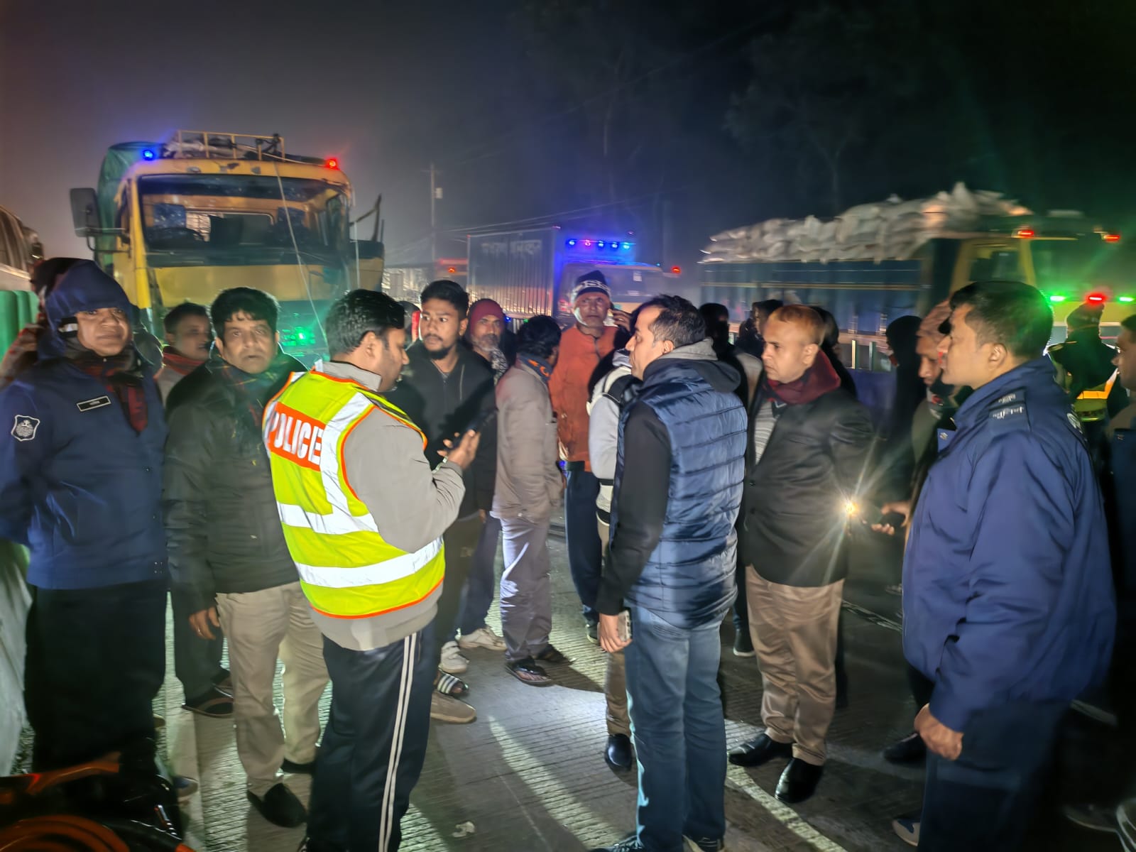 গাইবান্ধায় কাটা গাছের চাপা পড়ে দুই বোনের মৃত্যু