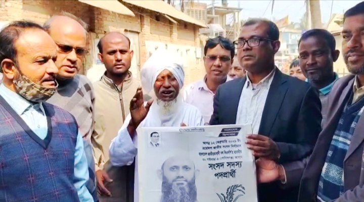 গোবিন্দগঞ্জে জামায়াতের সমর্থক বিএনপির কর্মকাণ্ডে উদ্বুদ্ধ হয়ে শামীম কায়ছার লিংকনের গণসংযোগ করছেন